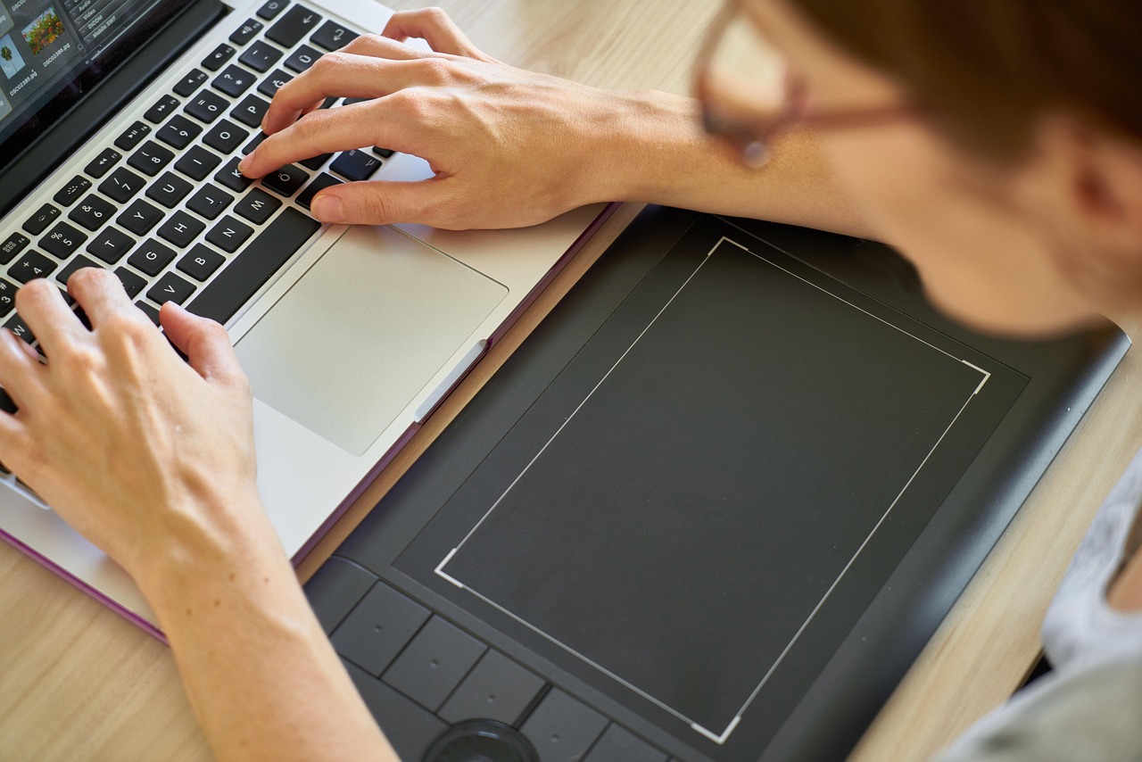 work, woman, student, laptop, to write, keyboard, screen, office, person, journalist, course, school, library, study, education, to learn, text, science, class, learning, wisdom, technology, wireless, modern, journalist, journalist, journalist, journalist, journalist